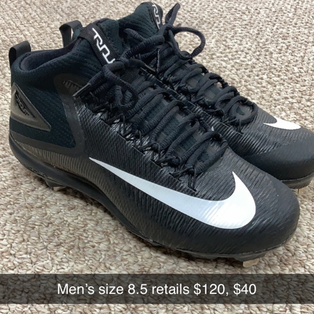 Men’s Nike Cleats - size 8.5 - NEW retails $120